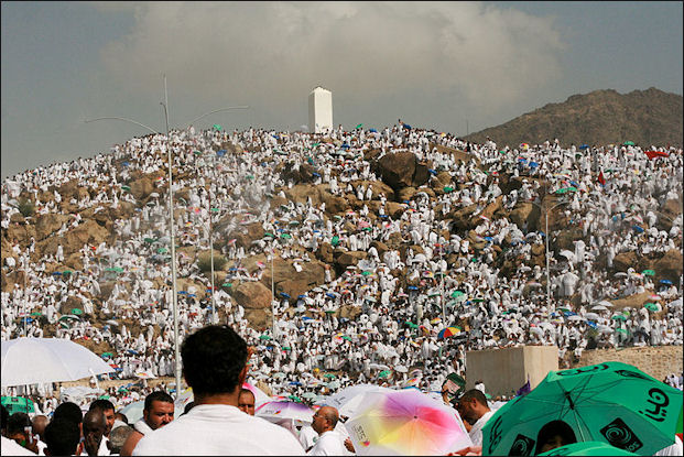 20120509-Arafat ilgrims_cover roads _plains_and_mountain.jpg